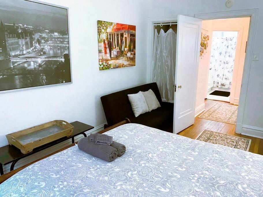 Apartment Walk To Forest Park In Comfort!
