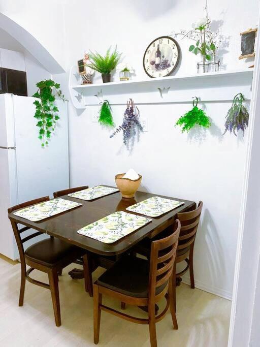 Walk To Forest Park In Comfort! Apartment