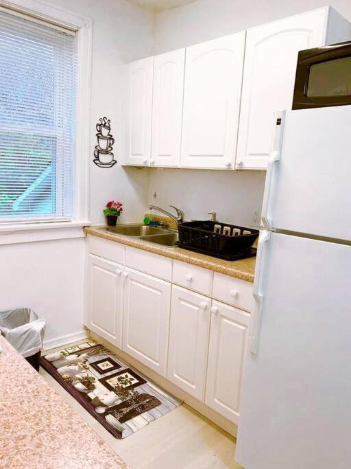 Apartment Walk To Forest Park In Comfort! *