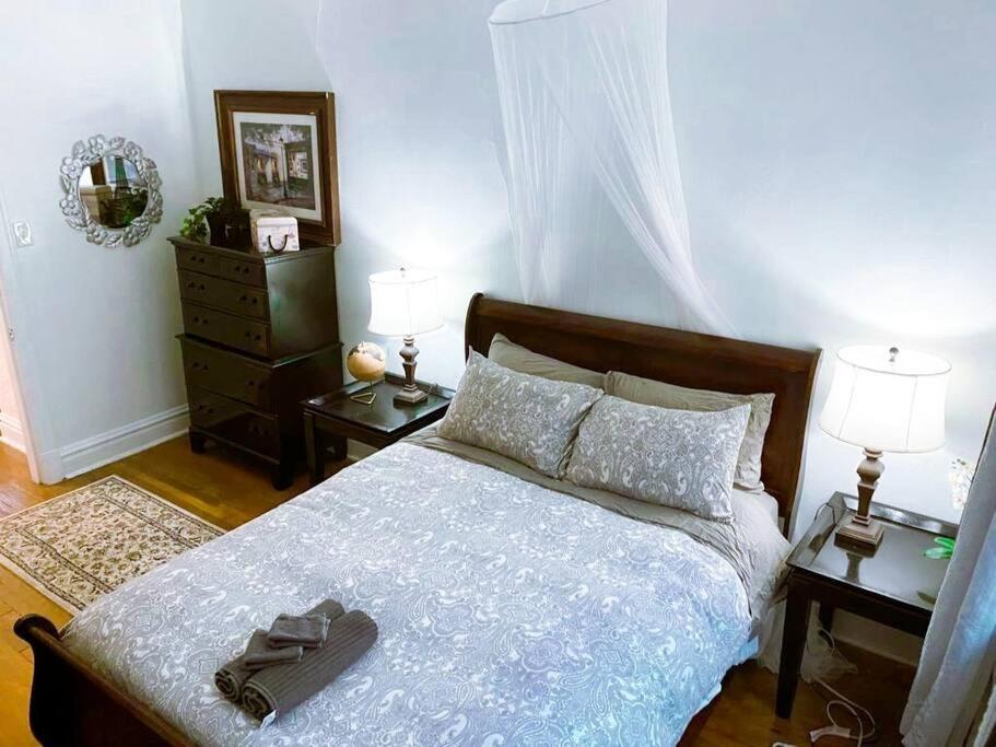 Apartment Walk To Forest Park In Comfort!